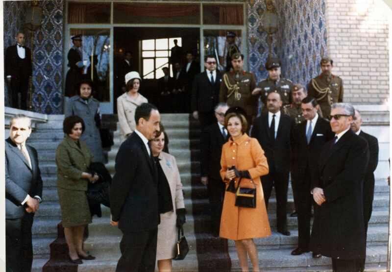 پرونده:ShahanshahShahbanouPresidentIraqDeparture28Esfand1345.jpg