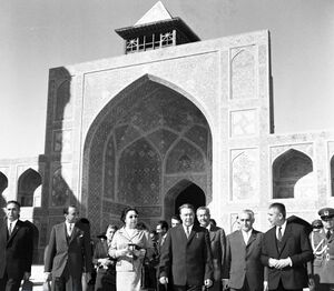 LeonidBrezhnevVisitingIsfahan28Abaan1342b.jpg