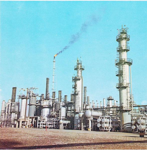 پرونده:Abadan Catalitic facilities.jpg