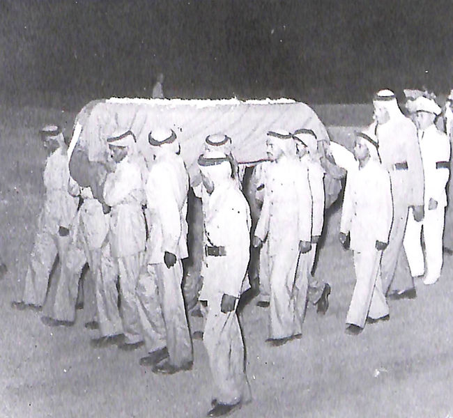پرونده:RezaShahBozorgFuneralJaddehAirport4.jpg