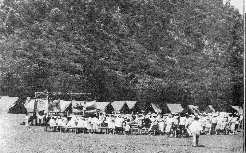 پرونده:HighSchoolgirls CaspianShore.jpg