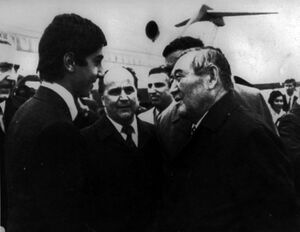 ValiahdRezaPahlaviArrivalMoscowTir2535.jpg