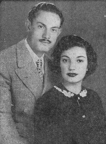 پرونده:MalekAbedi va Wife.jpg