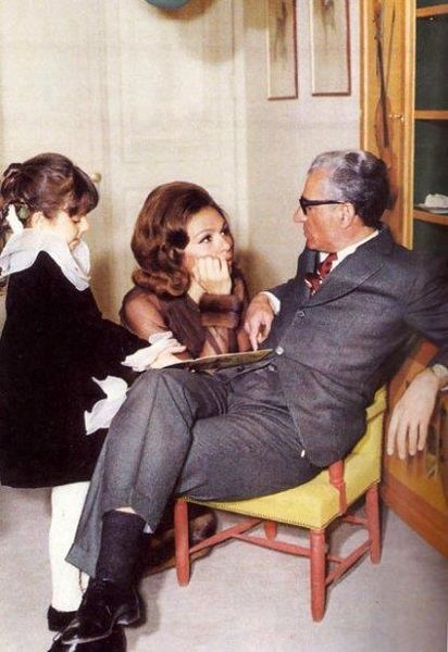 پرونده:ShahanshahShahbanouPrincessFarahnaz1.jpg